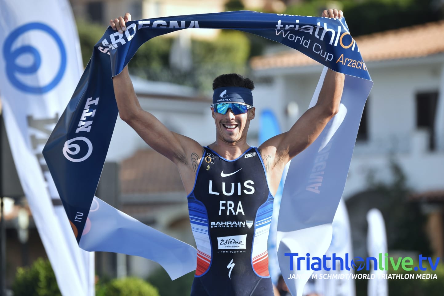 Vergemakkelijken mond Altijd Vincent Luis makes it three from three in Arzachena • World Triathlon