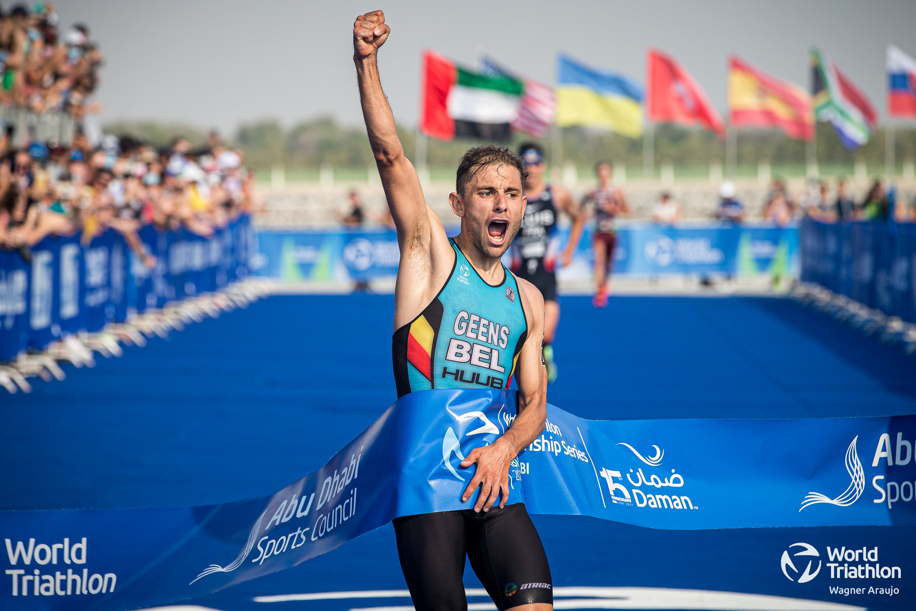 Jelle Geens back to his best with rampant run to WTCS gold in Abu Dhabi —  World Triathlon