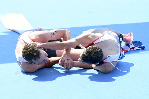 brownlee brothers hugging