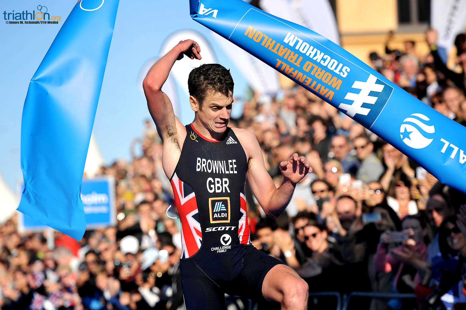 Jonny Brownlee wins in Stockholm